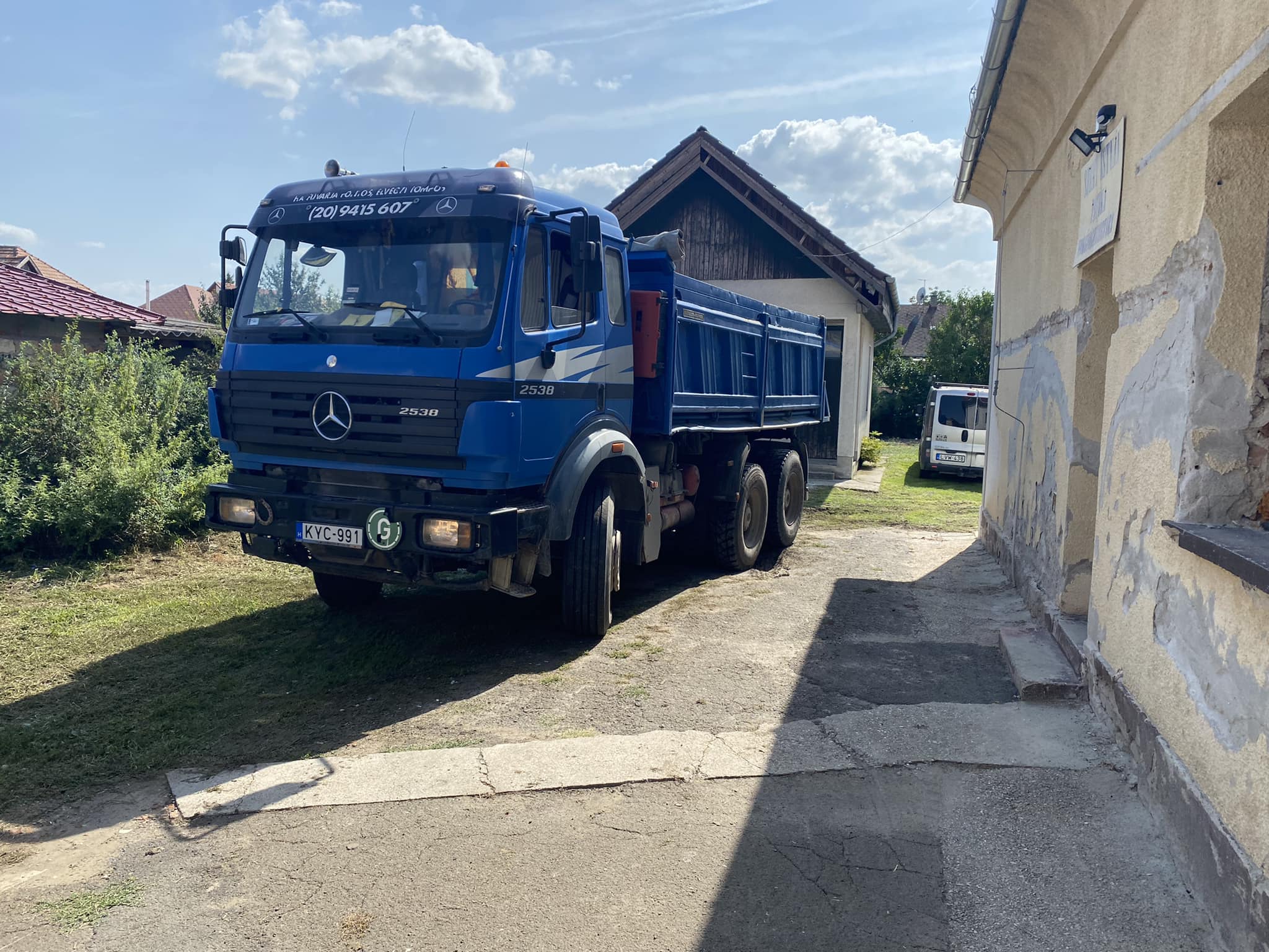 Játszótér építése Domonyvölgyben